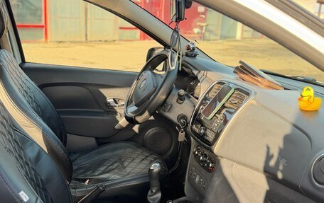 Renault Logan II, 2016 год, 600 000 рублей, 10 фотография