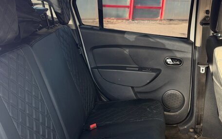 Renault Logan II, 2016 год, 600 000 рублей, 8 фотография