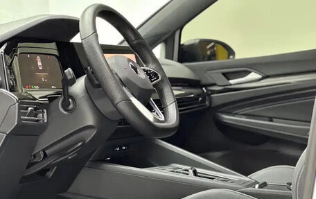 Volkswagen Golf VIII, 2021 год, 1 700 000 рублей, 18 фотография