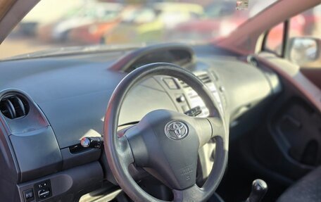 Toyota Yaris III рестайлинг, 2007 год, 310 000 рублей, 8 фотография