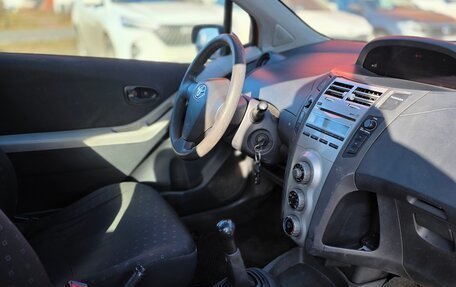 Toyota Yaris III рестайлинг, 2007 год, 310 000 рублей, 10 фотография