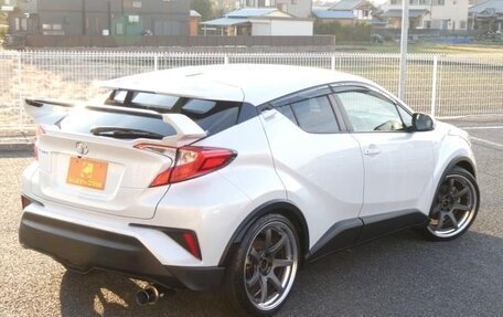 Toyota C-HR I рестайлинг, 2022 год, 1 360 325 рублей, 4 фотография