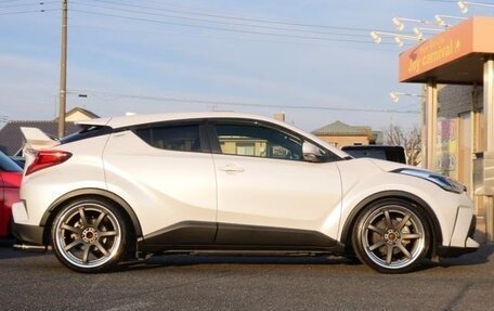 Toyota C-HR I рестайлинг, 2022 год, 1 360 325 рублей, 7 фотография