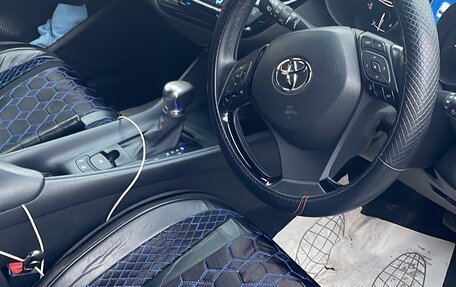 Toyota C-HR I рестайлинг, 2016 год, 1 660 000 рублей, 9 фотография