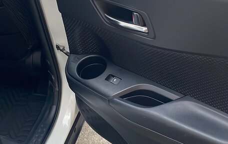 Toyota C-HR I рестайлинг, 2016 год, 1 660 000 рублей, 12 фотография