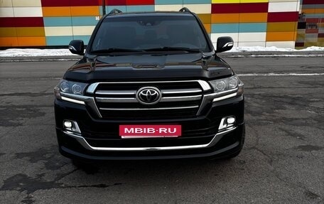 Toyota Land Cruiser 200, 2018 год, 6 700 000 рублей, 2 фотография