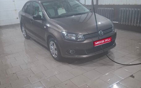 Volkswagen Polo VI (EU Market), 2014 год, 900 000 рублей, 1 фотография