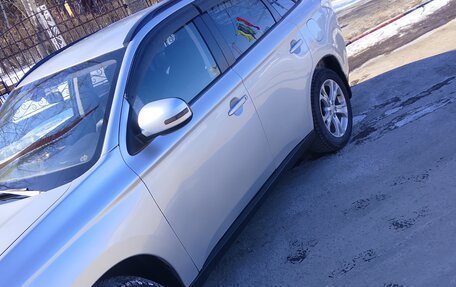 Mitsubishi Outlander III рестайлинг 3, 2012 год, 1 437 000 рублей, 2 фотография