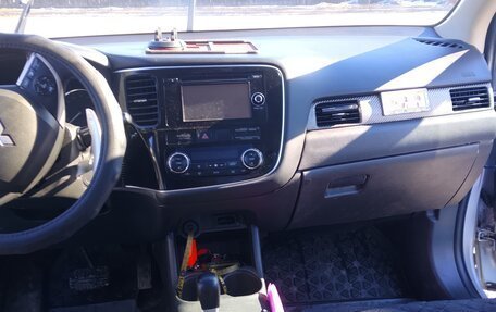 Mitsubishi Outlander III рестайлинг 3, 2012 год, 1 437 000 рублей, 11 фотография