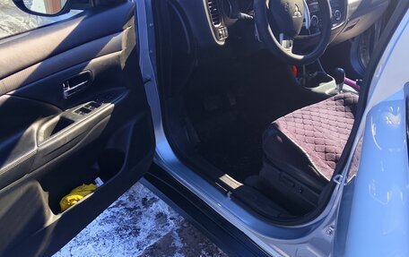 Mitsubishi Outlander III рестайлинг 3, 2012 год, 1 437 000 рублей, 10 фотография