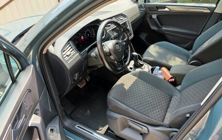 Volkswagen Tiguan II, 2020 год, 2 385 000 рублей, 2 фотография