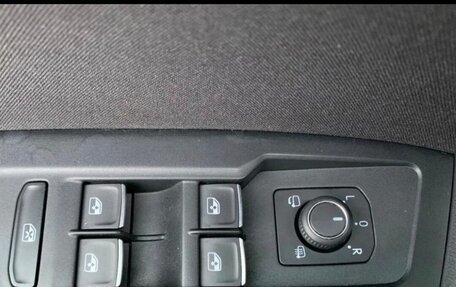 Volkswagen Tiguan II, 2020 год, 2 385 000 рублей, 13 фотография