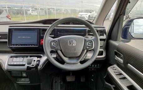 Honda Stepwgn IV, 2018 год, 2 200 000 рублей, 7 фотография