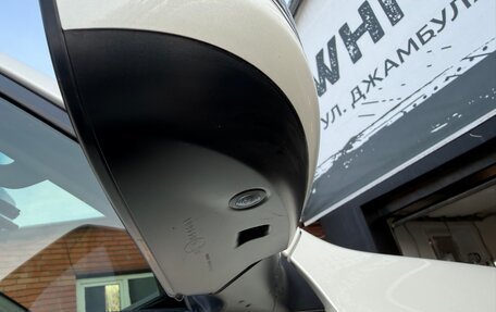 Toyota Land Cruiser Prado 150 рестайлинг 2, 2019 год, 6 250 000 рублей, 26 фотография