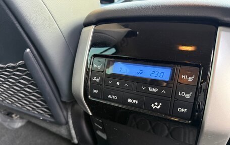 Toyota Land Cruiser Prado 150 рестайлинг 2, 2019 год, 6 250 000 рублей, 19 фотография