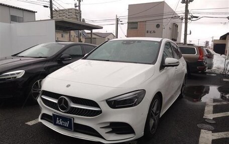 Mercedes-Benz B-Класс, 2019 год, 1 600 000 рублей, 4 фотография