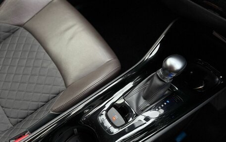 Toyota C-HR I рестайлинг, 2018 год, 2 450 000 рублей, 11 фотография