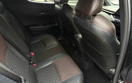 Toyota C-HR I рестайлинг, 2018 год, 2 450 000 рублей, 13 фотография