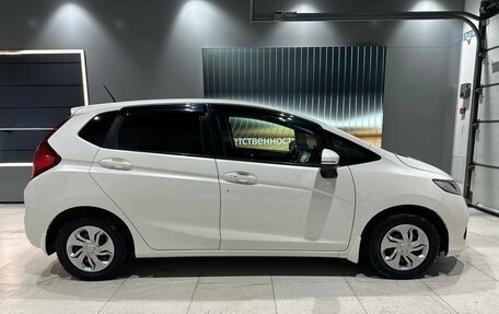 Honda Fit III, 2018 год, 1 310 000 рублей, 6 фотография