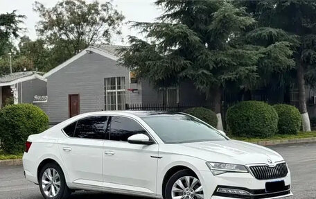 Skoda Superb III рестайлинг, 2023 год, 1 950 000 рублей, 3 фотография