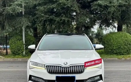 Skoda Superb III рестайлинг, 2023 год, 1 950 000 рублей, 2 фотография