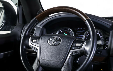 Toyota Land Cruiser 200, 2018 год, 7 249 000 рублей, 15 фотография