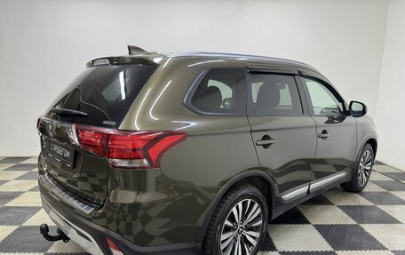 Mitsubishi Outlander III рестайлинг 3, 2020 год, 2 620 000 рублей, 5 фотография