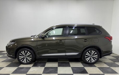 Mitsubishi Outlander III рестайлинг 3, 2020 год, 2 620 000 рублей, 8 фотография