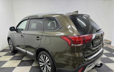 Mitsubishi Outlander III рестайлинг 3, 2020 год, 2 620 000 рублей, 7 фотография