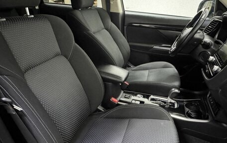 Mitsubishi Outlander III рестайлинг 3, 2020 год, 2 620 000 рублей, 9 фотография