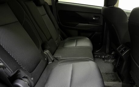 Mitsubishi Outlander III рестайлинг 3, 2020 год, 2 620 000 рублей, 11 фотография