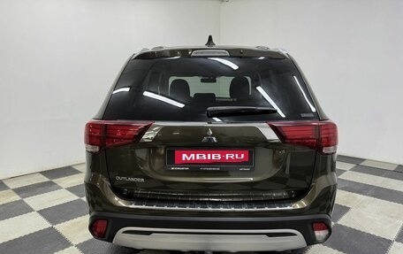 Mitsubishi Outlander III рестайлинг 3, 2020 год, 2 620 000 рублей, 6 фотография