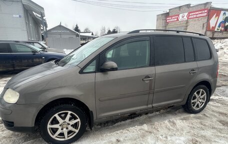 Volkswagen Touran III, 2004 год, 450 000 рублей, 4 фотография