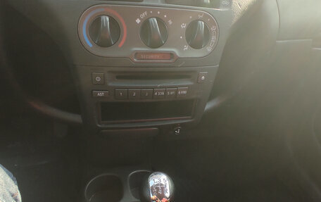 Toyota Yaris I рестайлинг, 2005 год, 289 900 рублей, 16 фотография