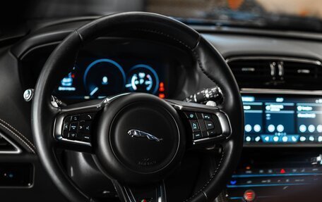 Jaguar F-Pace, 2016 год, 3 400 000 рублей, 25 фотография