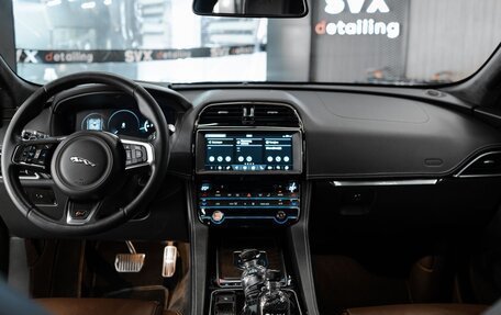 Jaguar F-Pace, 2016 год, 3 400 000 рублей, 34 фотография