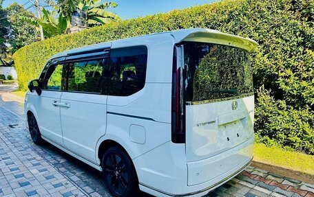 Honda Stepwgn, 2023 год, 2 500 000 рублей, 2 фотография