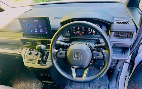 Honda Stepwgn, 2023 год, 2 500 000 рублей, 4 фотография