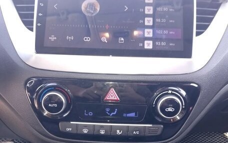 Hyundai Solaris II рестайлинг, 2018 год, 1 450 000 рублей, 21 фотография