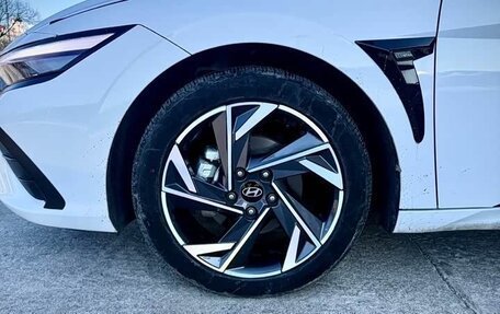 Hyundai Elantra, 2023 год, 1 850 000 рублей, 10 фотография