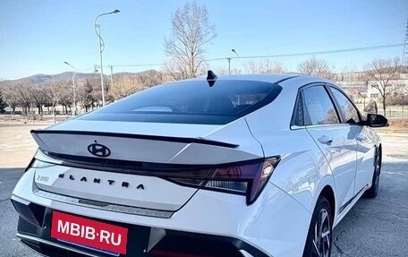 Hyundai Elantra, 2023 год, 1 850 000 рублей, 6 фотография