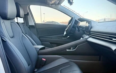 Hyundai Elantra, 2023 год, 1 850 000 рублей, 16 фотография