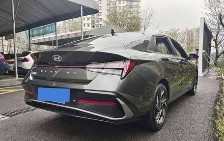 Hyundai Elantra, 2023 год, 1 800 000 рублей, 4 фотография