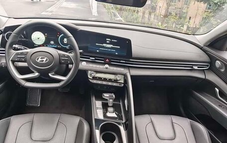 Hyundai Elantra, 2023 год, 1 800 000 рублей, 19 фотография