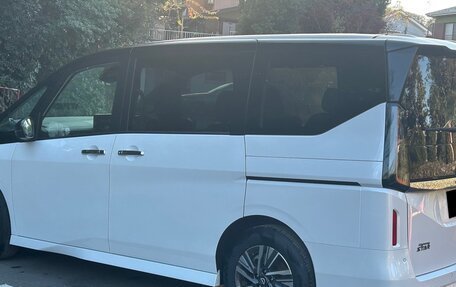 Nissan Serena, 2023 год, 2 750 000 рублей, 4 фотография