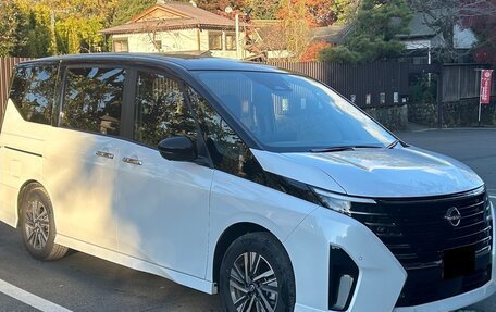 Nissan Serena, 2023 год, 2 750 000 рублей, 2 фотография