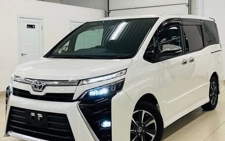 Toyota Voxy III, 2021 год, 2 240 000 рублей, 1 фотография