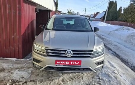 Volkswagen Tiguan II, 2018 год, 2 900 000 рублей, 1 фотография