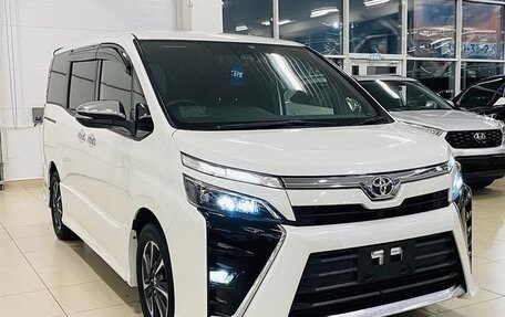 Toyota Voxy III, 2021 год, 2 240 000 рублей, 3 фотография