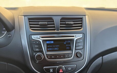 Hyundai Solaris II рестайлинг, 2015 год, 1 120 000 рублей, 13 фотография